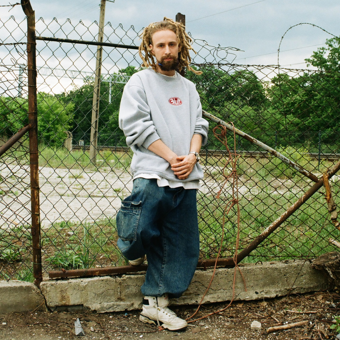OVAL CREWNECK